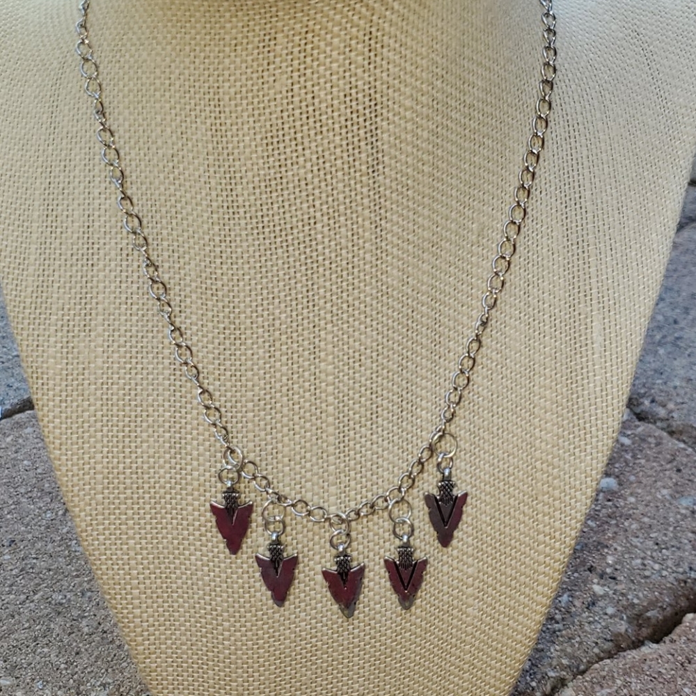 Silver plated necklace with 5 arrow charms.